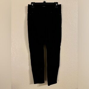 Levi’s signature gold totally shaping pull-on skinny pants